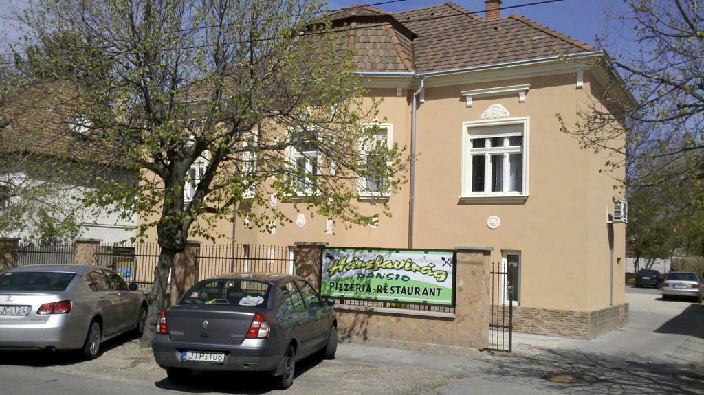 Bed and Breakfast Harsfavirag Vendeghaz Pápa Zewnętrze zdjęcie