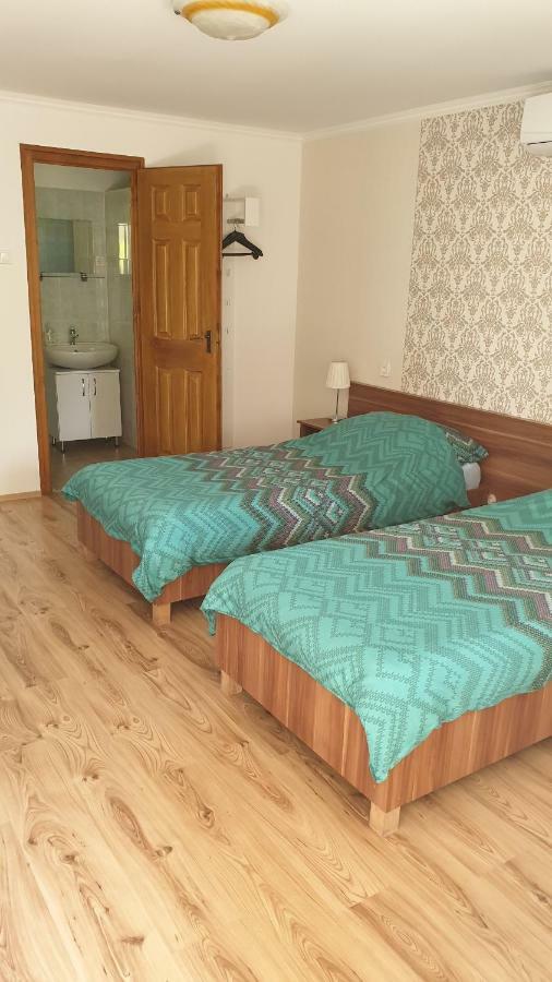 Bed and Breakfast Harsfavirag Vendeghaz Pápa Zewnętrze zdjęcie